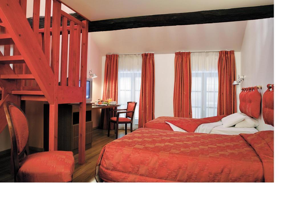 Le Saint Michel Sedan Quarto foto